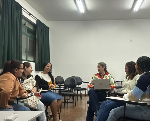 Alunos da comiss�o organizadora da Jornada Cient�fica participam de reuni�o no CJPII